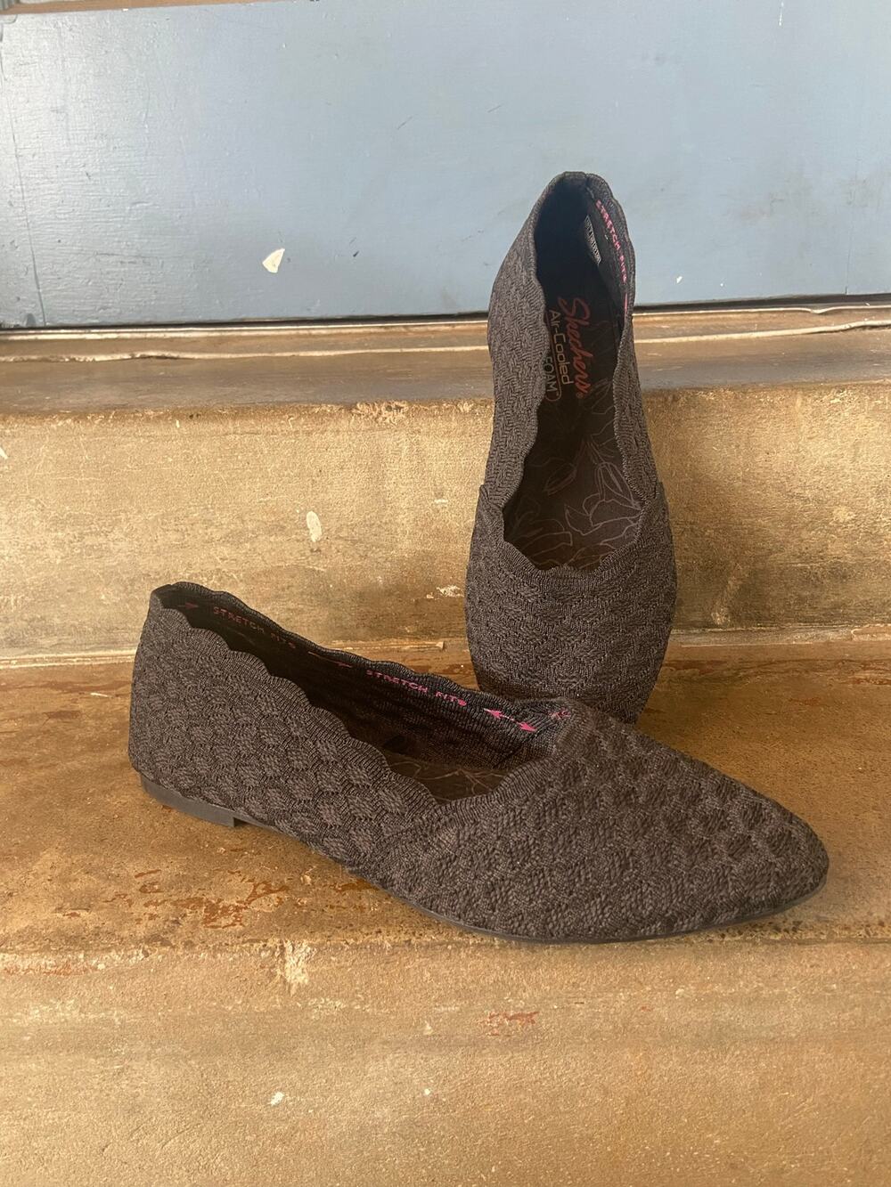 Skechers black textured knit almond toe ballet style flat